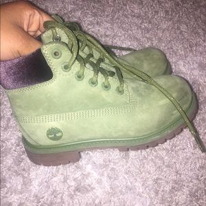 Olive green suede timberland boots.